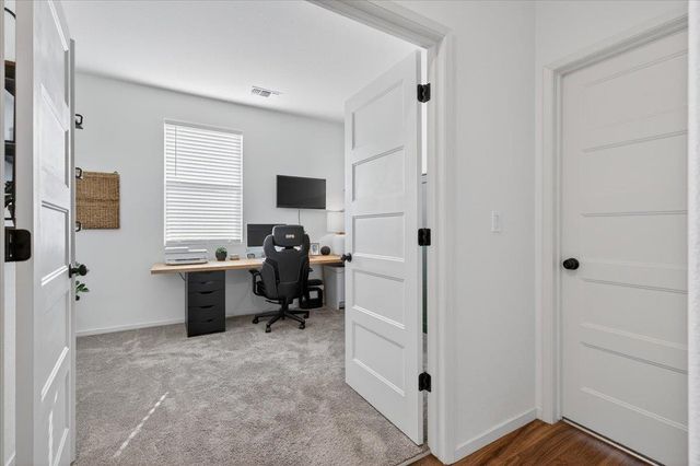 2119 N Applegate Avenue, Fresno, CA 93737