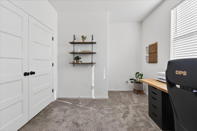 2119 N Applegate Avenue, Fresno, CA 93737