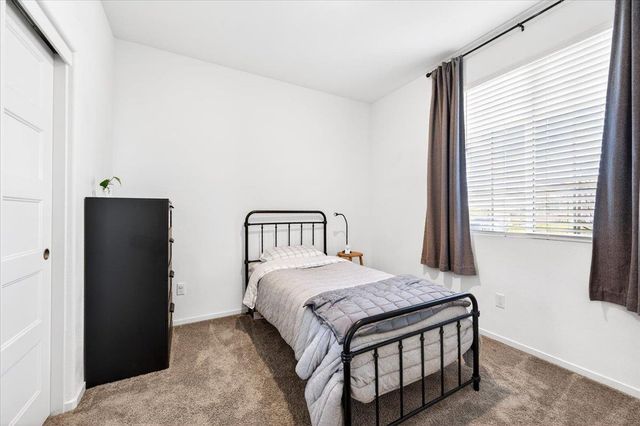 2119 N Applegate Avenue, Fresno, CA 93737