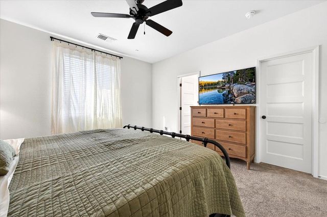 2119 N Applegate Avenue, Fresno, CA 93737