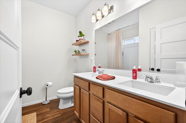 2119 N Applegate Avenue, Fresno, CA 93737