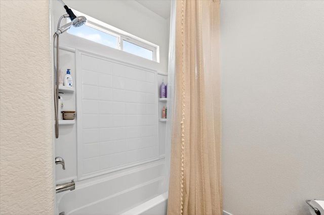 2119 N Applegate Avenue, Fresno, CA 93737