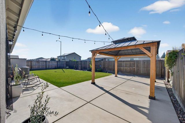 2119 N Applegate Avenue, Fresno, CA 93737