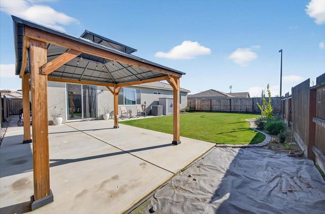 2119 N Applegate Avenue, Fresno, CA 93737