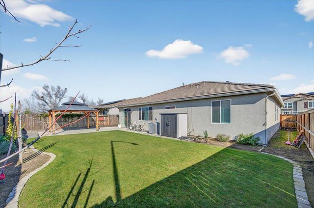 2119 N Applegate Avenue, Fresno, CA 93737