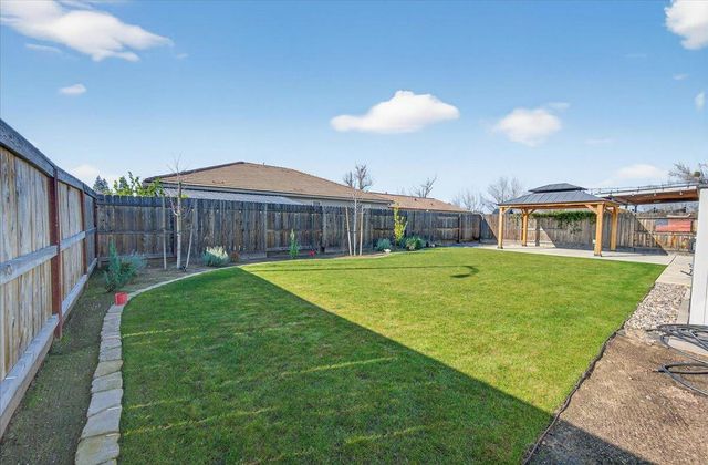 2119 N Applegate Avenue, Fresno, CA 93737