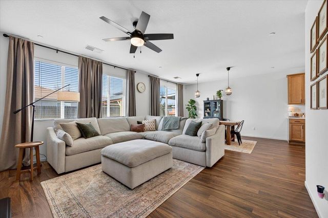 2119 N Applegate Avenue, Fresno, CA 93737