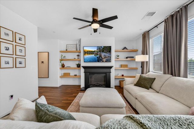 2119 N Applegate Avenue, Fresno, CA 93737