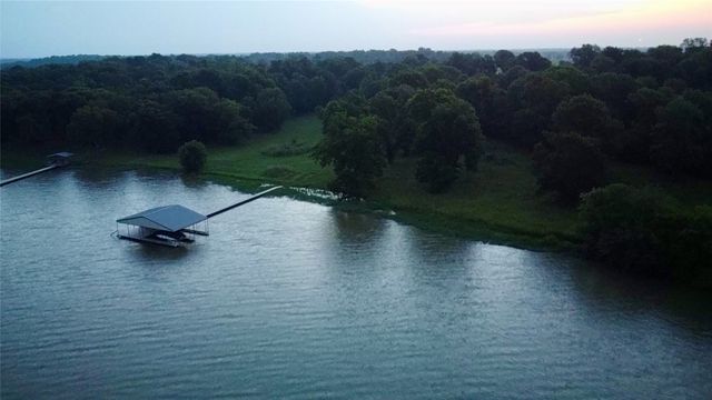 2085 S Oaks, Lone Oak, TX 75453
