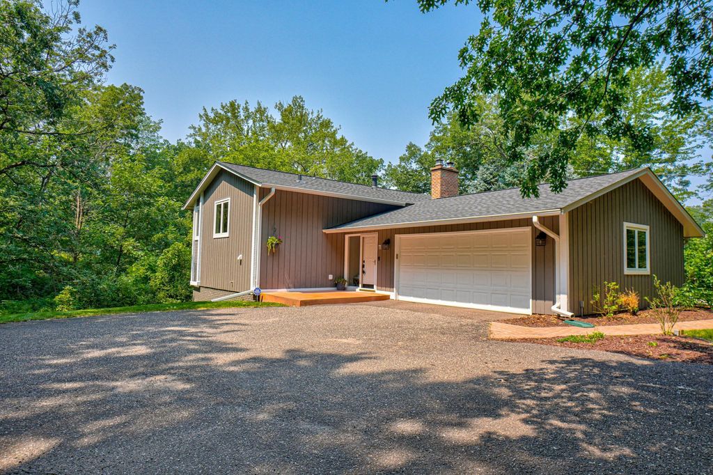 11 Spring Farm Lane, North Oaks, MN 55127