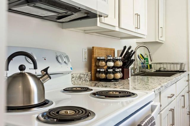 825 NW 19TH AVENUE, Gainesville, FL 32609