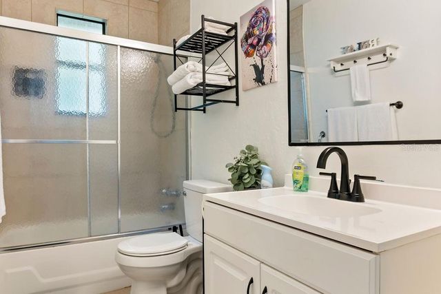 825 NW 19TH AVENUE, Gainesville, FL 32609