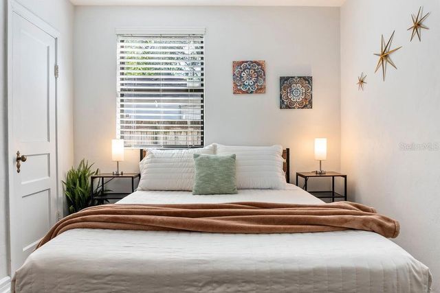 825 NW 19TH AVENUE, Gainesville, FL 32609