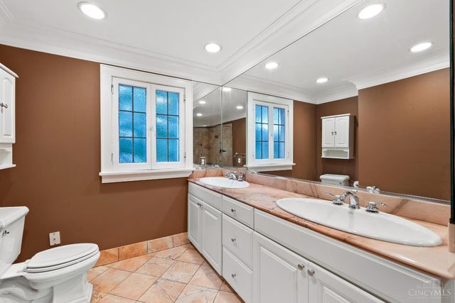 3551 Holly Ln, Cincinnati, OH 45208