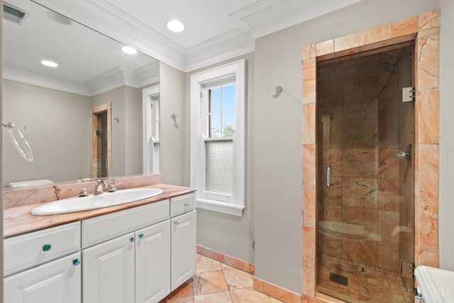 3551 Holly Ln, Cincinnati, OH 45208
