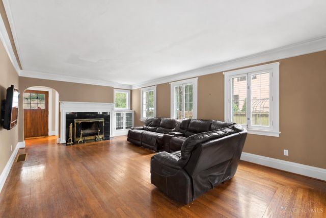 3551 Holly Ln, Cincinnati, OH 45208