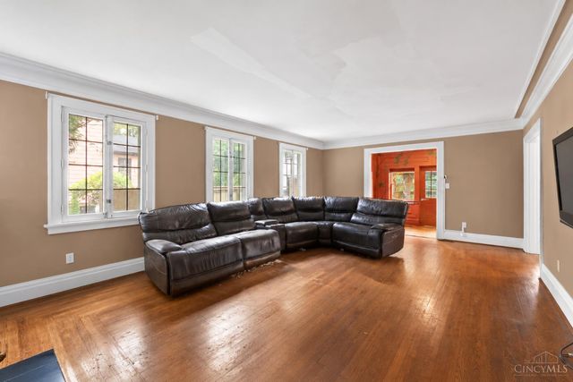 3551 Holly Ln, Cincinnati, OH 45208