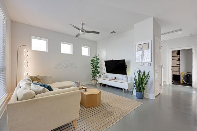 2009 Sager DR 270C, Austin, TX 78741