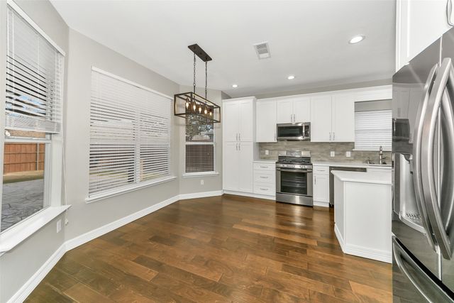 861 SUMMIT POINTE, Lewisville, TX 75077