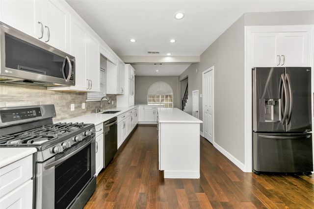 861 SUMMIT POINTE, Lewisville, TX 75077