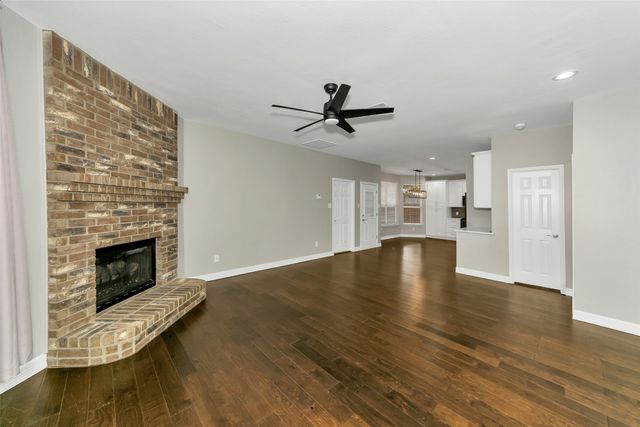 861 SUMMIT POINTE, Lewisville, TX 75077