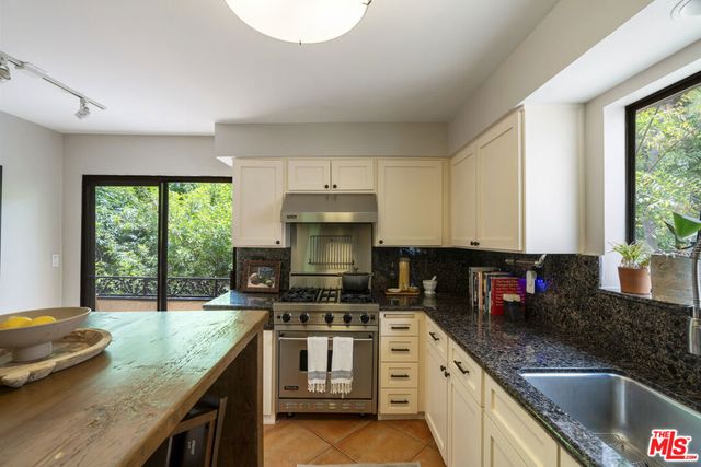 14560 Benefit Street 206, Sherman Oaks, CA 91403