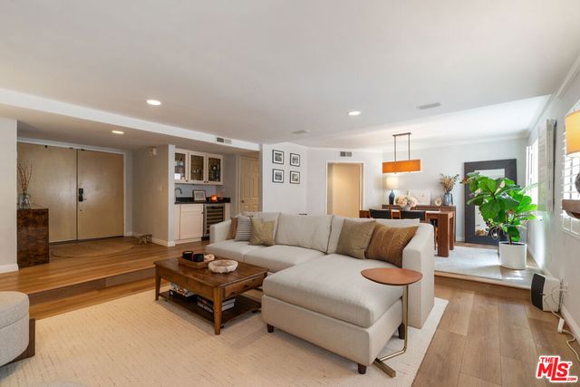 14560 Benefit Street 206, Sherman Oaks, CA 91403