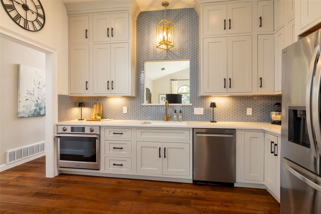 3225 Timber View Circle, Bedford, TX 76021