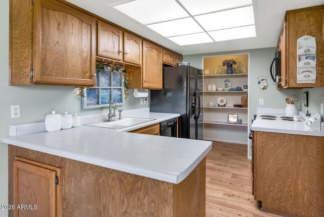 212 LEISURE WORLD --, Mesa, AZ 85206