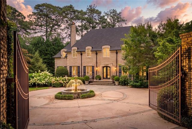 305 Forrest Lake Drive NW, Sandy Springs, GA 30327