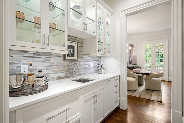 305 Forrest Lake Drive NW, Sandy Springs, GA 30327