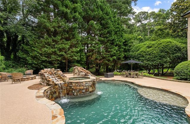 305 Forrest Lake Drive NW, Sandy Springs, GA 30327