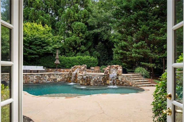 305 Forrest Lake Drive NW, Sandy Springs, GA 30327
