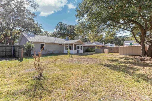 2776 Honeywood Dr, Pensacola, FL 32514