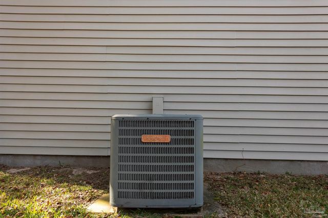 2776 Honeywood Dr, Pensacola, FL 32514