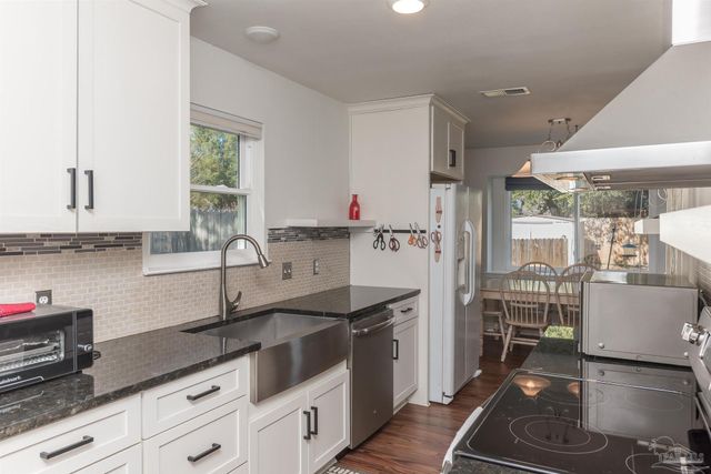 2776 Honeywood Dr, Pensacola, FL 32514