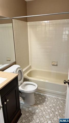 4 Hedgerow Drive, Englewood, NJ 07631