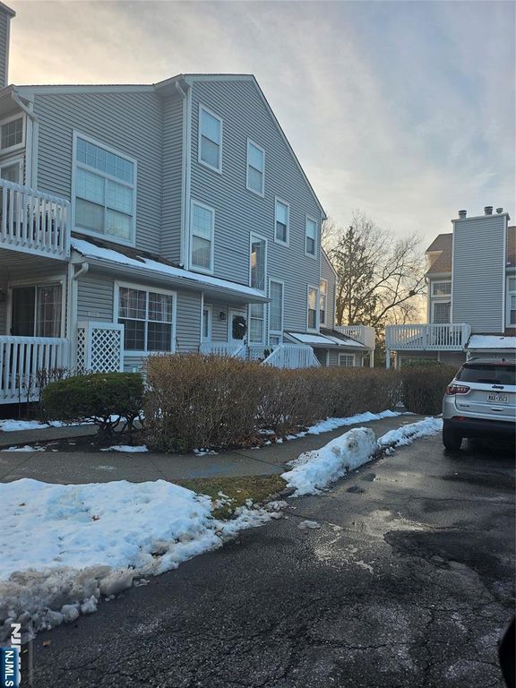 4 Hedgerow Drive, Englewood, NJ 07631