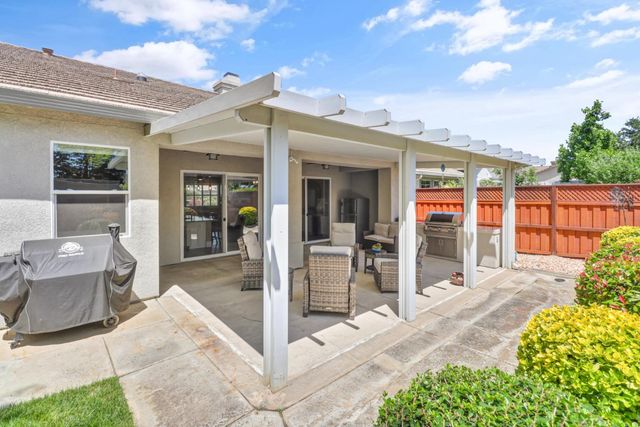 7028 Windchime Way, Roseville, CA 95747