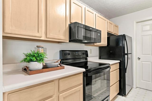 6823 Meadow Creek Drive, 208, Columbus, OH 43235