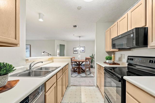 6823 Meadow Creek Drive, 208, Columbus, OH 43235