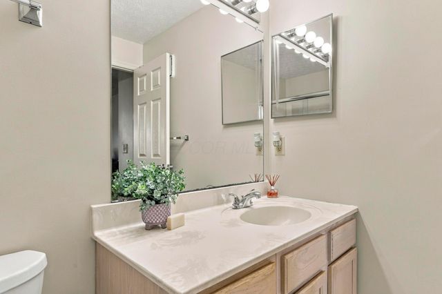6823 Meadow Creek Drive, 208, Columbus, OH 43235