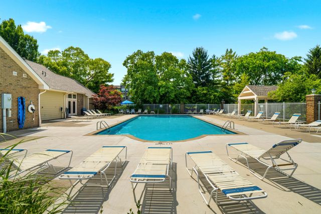 6823 Meadow Creek Drive, 208, Columbus, OH 43235