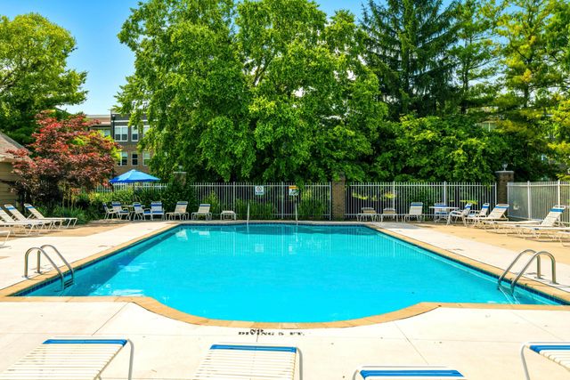 6823 Meadow Creek Drive, 208, Columbus, OH 43235