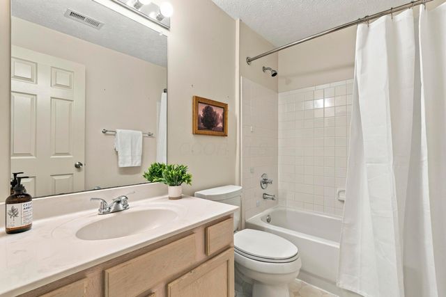 6823 Meadow Creek Drive, 208, Columbus, OH 43235