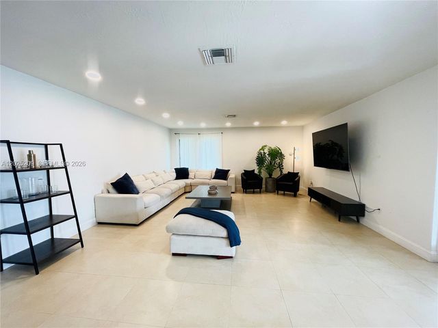 18962 SW 94th Ave, Cutler Bay, FL 33157
