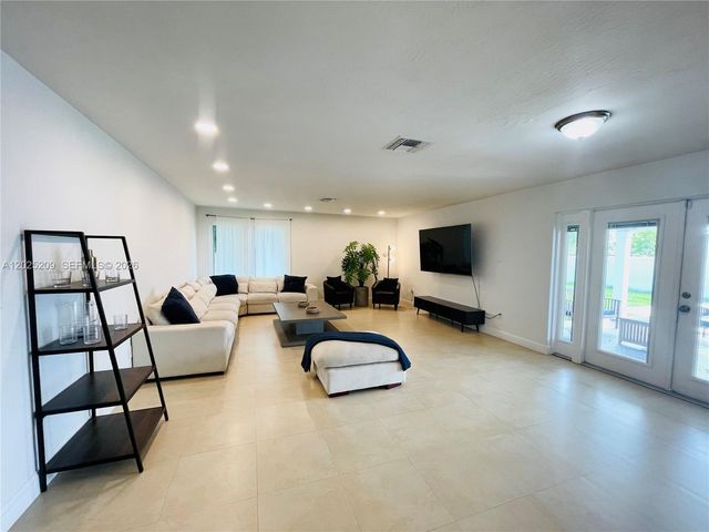 18962 SW 94th Ave, Cutler Bay, FL 33157
