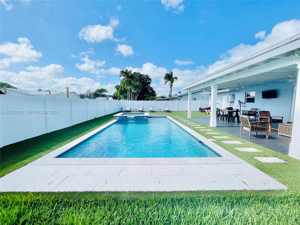18962 SW 94th Ave, Cutler Bay, FL 33157