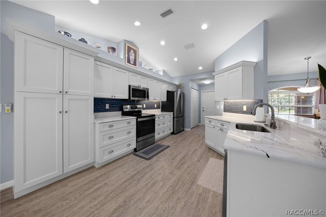 2676 W Gifford Lane, Citrus Springs, FL 34433
