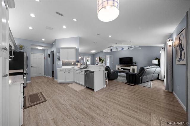 2676 W Gifford Lane, Citrus Springs, FL 34433